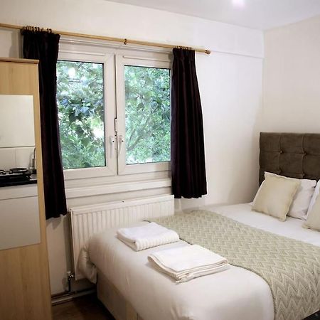 Ensuite With Kitchen Stunning Double-Bed Room In Zone 2 Londra Exterior foto